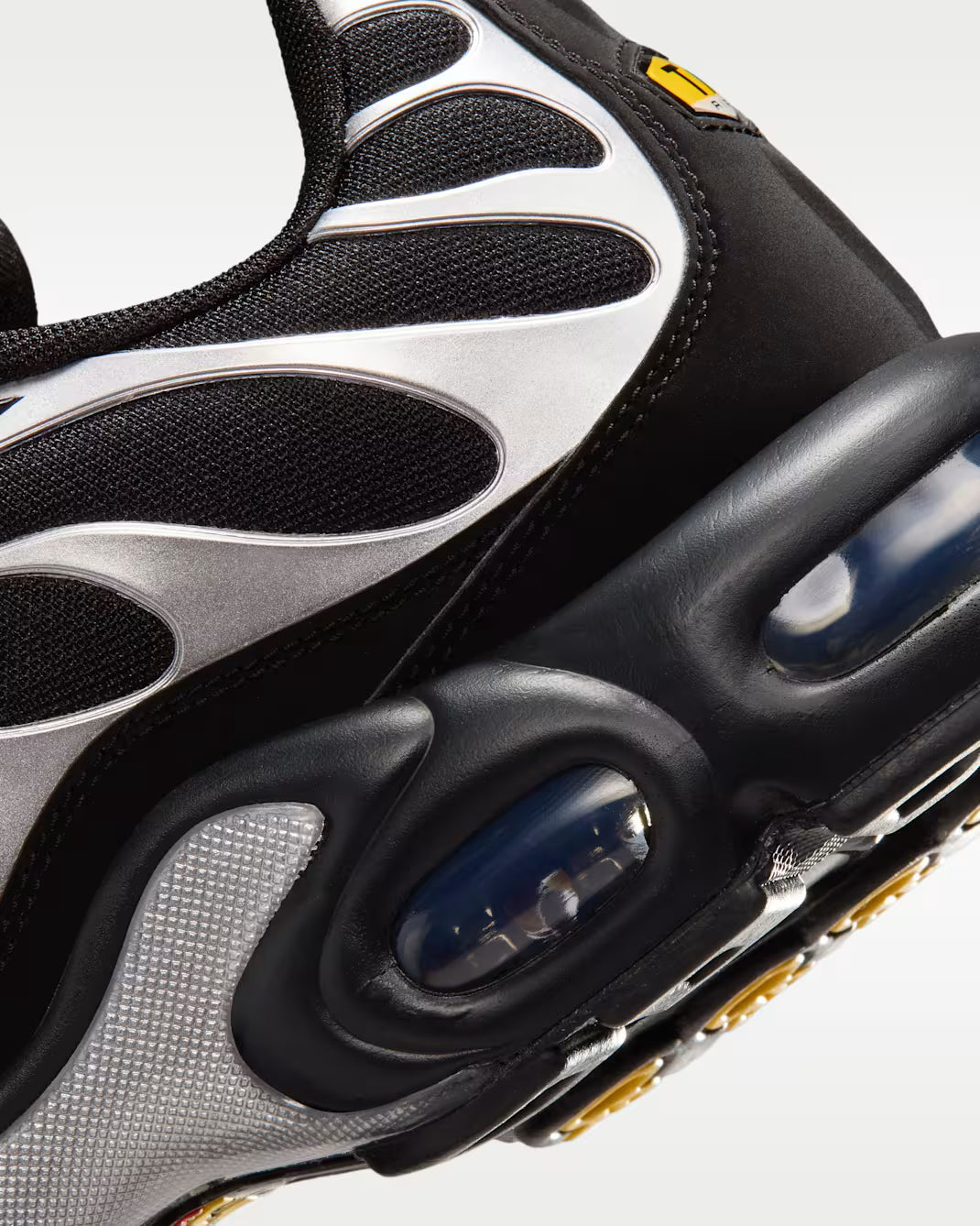 Men's Nike Air Max Plus Premium Black/Chrome/Gamma Blue IM9624-001