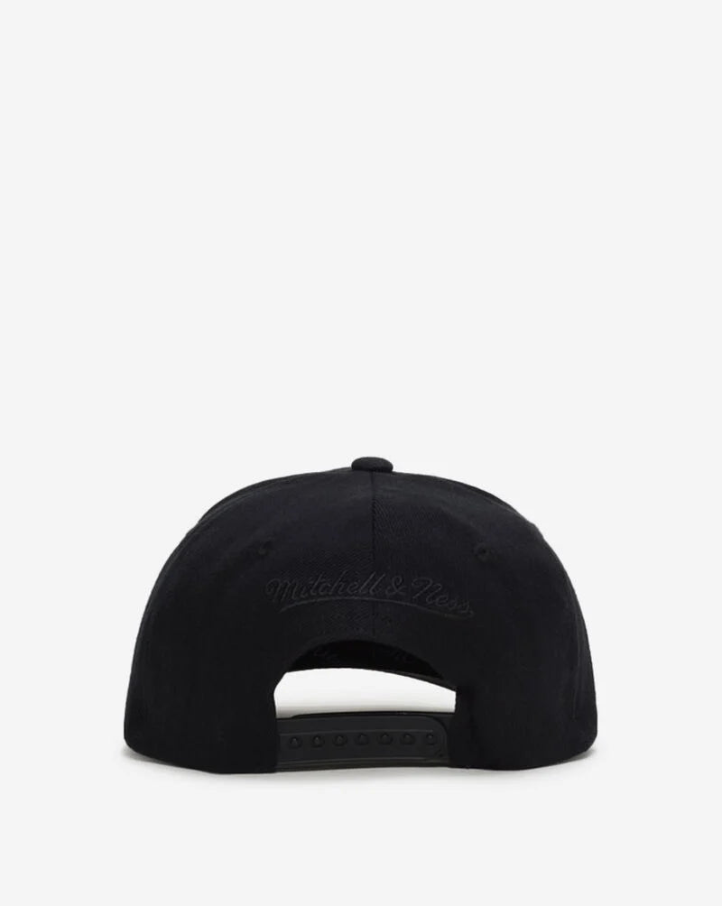 Mitchell & Ness New York Knicks Champions Trophy Stretch Snapback Hat Black