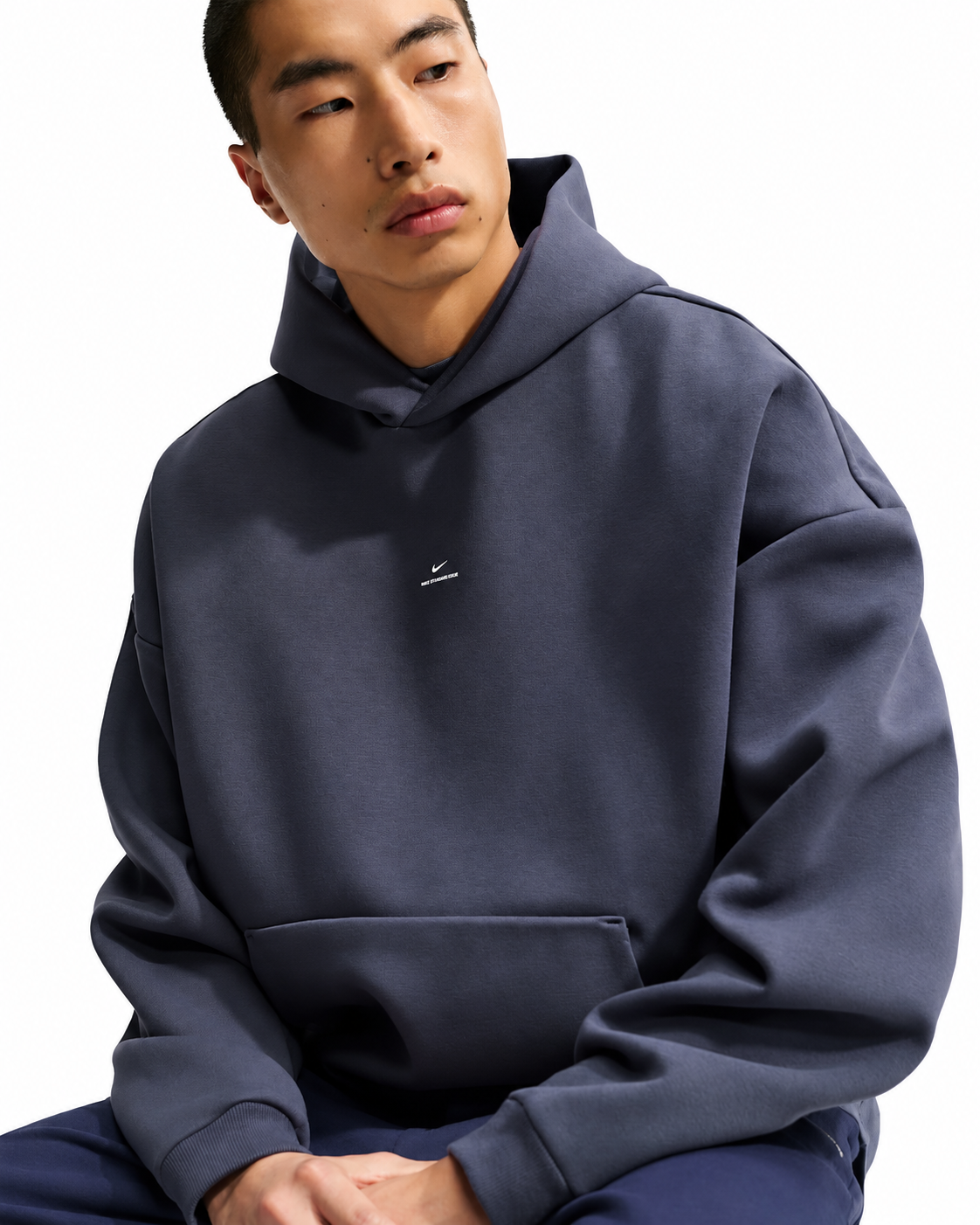 Men's Nike Standard Issue Therma-FIT Brushed Basketball Pullover Hoodie Gridiron/Pale Ivory IM5918-013