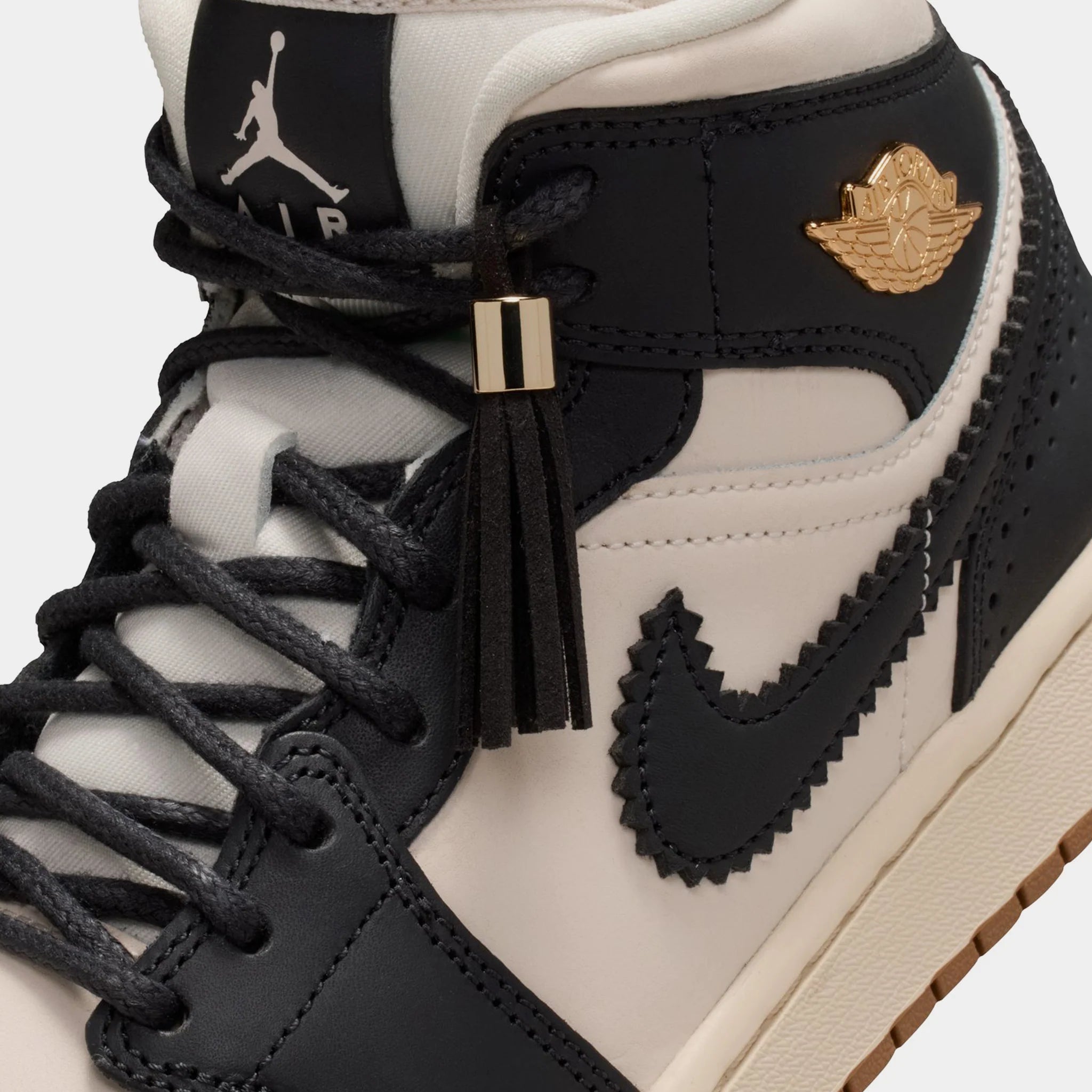 Women's Air Jordan 1 Mid SE Off Noir/Chalk/Pearl White IO0760-001