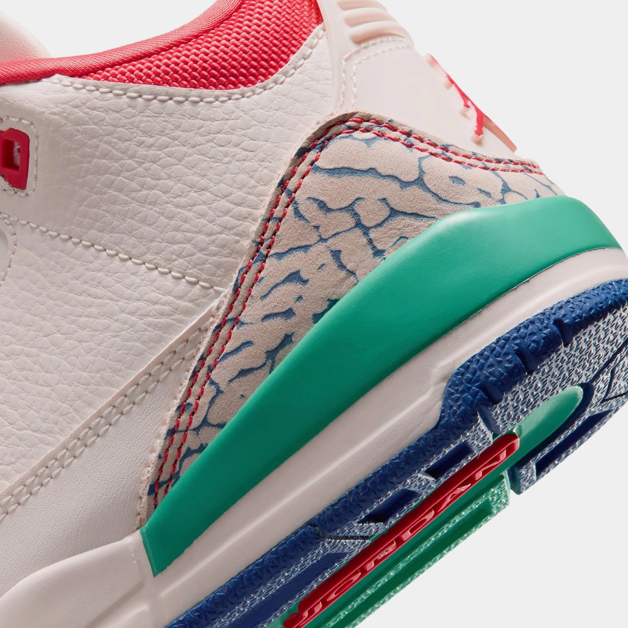 Little Kid's Air Jordan 3 Retro Play Your Way Chalk/Track Red/True Blue/Kinetic Green IO2074-100