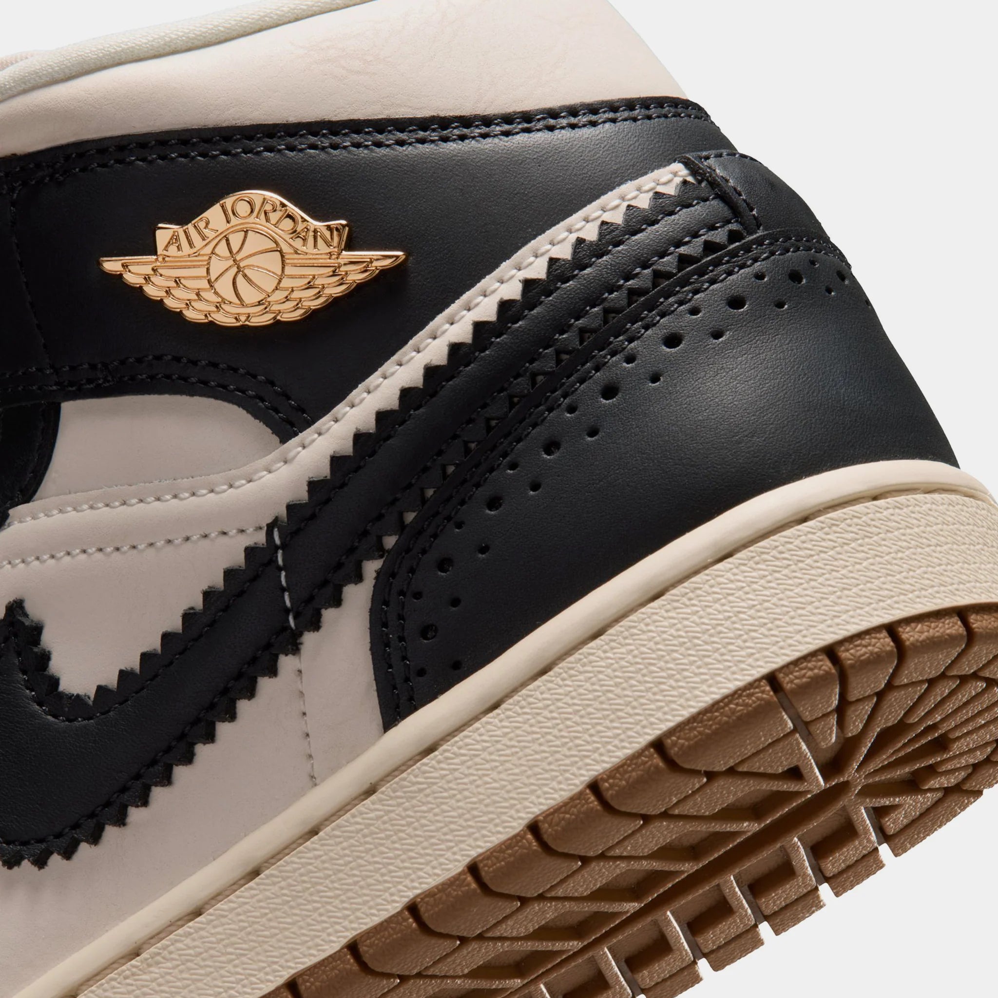 Women's Air Jordan 1 Mid SE Off Noir/Chalk/Pearl White IO0760-001
