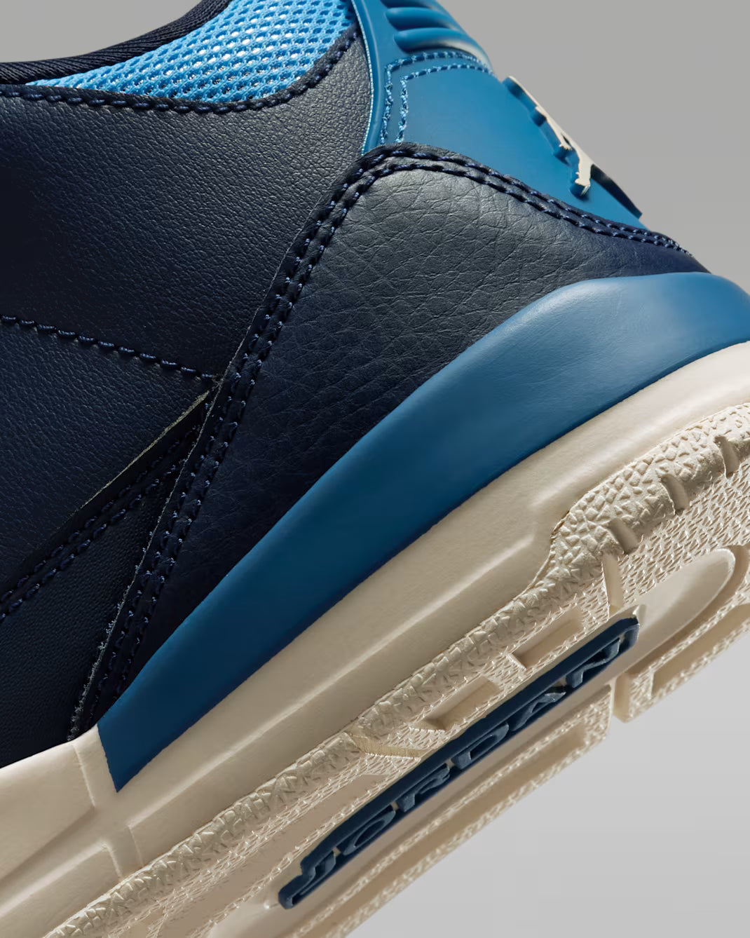 Little Kid's Air Jordan 3 Retro Sport Renaissance Obsidian/Track Red/Chalk/Chalk HQ0783-400