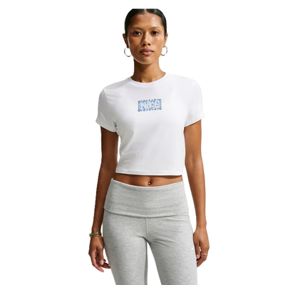 Nike Sportswear Chill Knit Women's Slim Cropped Top
