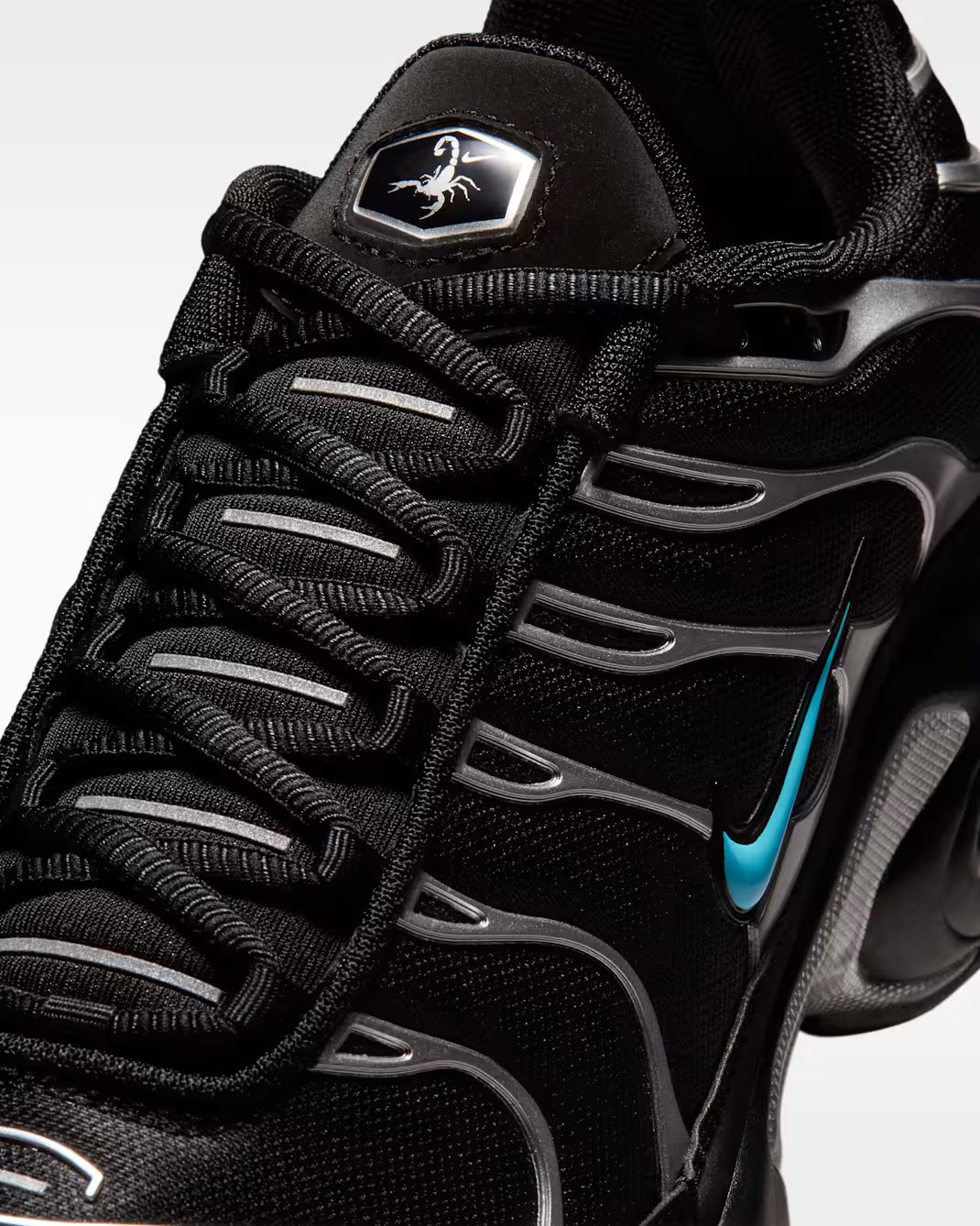 Men's Nike Air Max Plus Premium Black/Chrome/Gamma Blue IM9624-001
