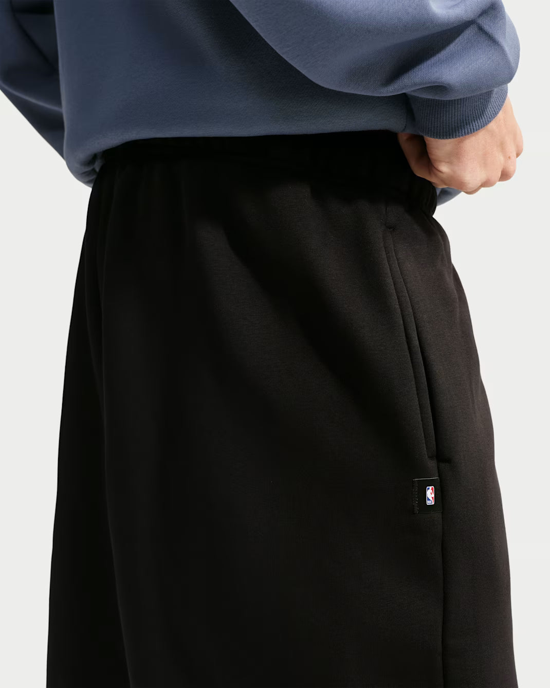 Nike New York Knicks Standard Issue Men's Fleece Basketball Shorts