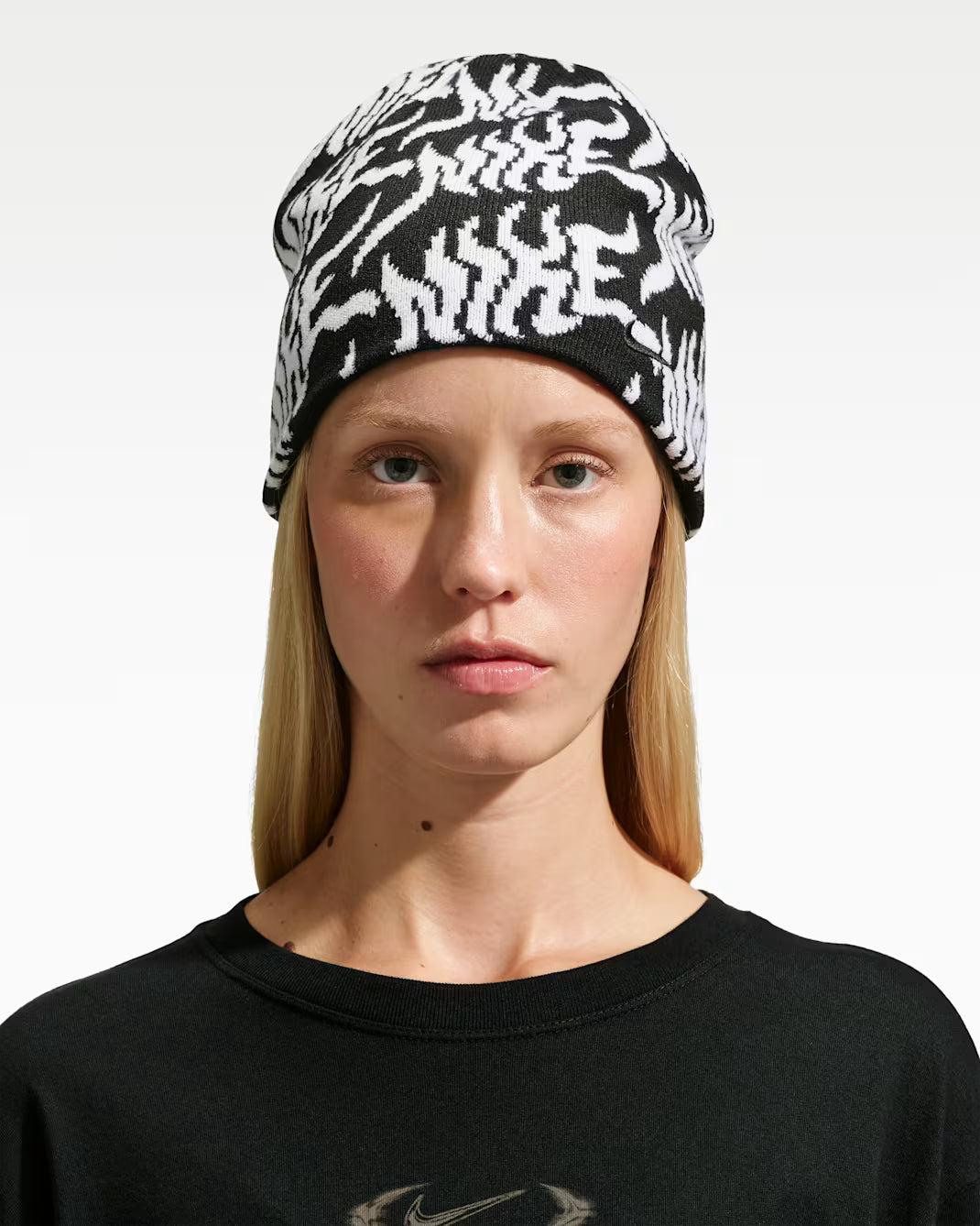 Nike Peak Uncuffed Graphic Beanie - Black & White