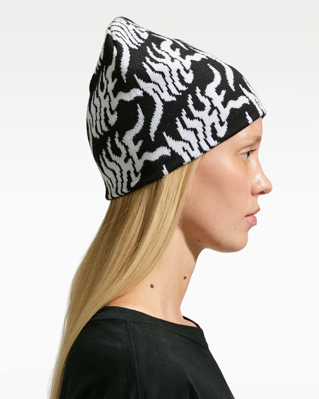 Nike Peak Uncuffed Graphic Beanie - Black & White