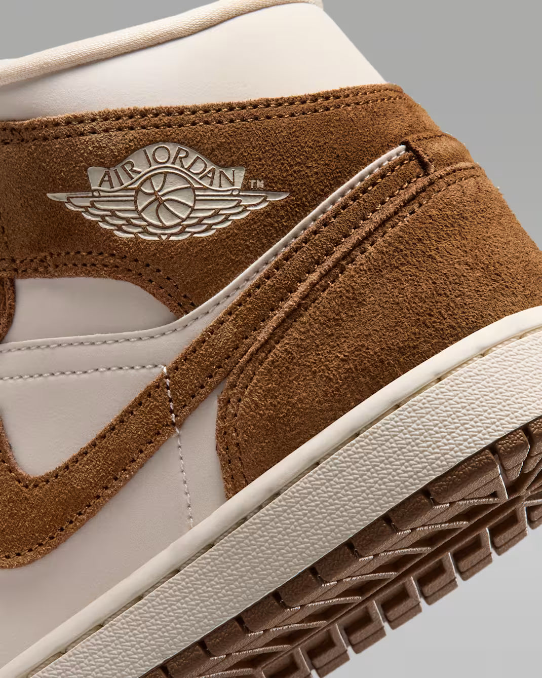 Women's Air Jordan 1 Mid Light British Tan/Chalk BQ6472-203