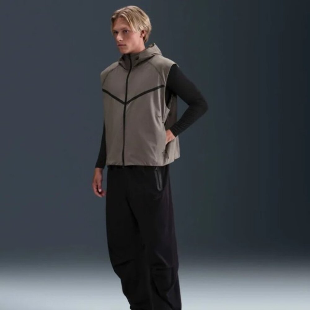 Men's Nike Tech Dri-FIT Woven Windrunner Gilet - Cave Stone/Black 1