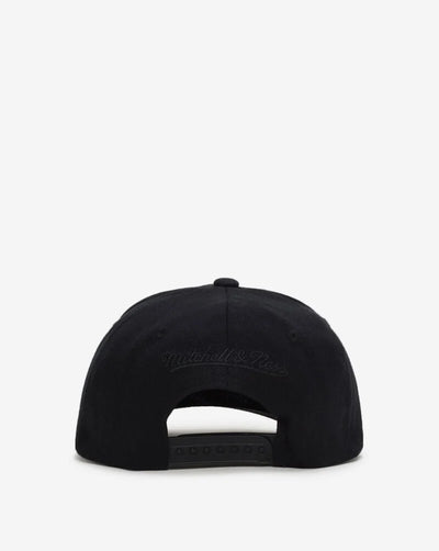 Mitchell & Ness New York Knicks Champions Trophy Stretch  Snapback Hat Black