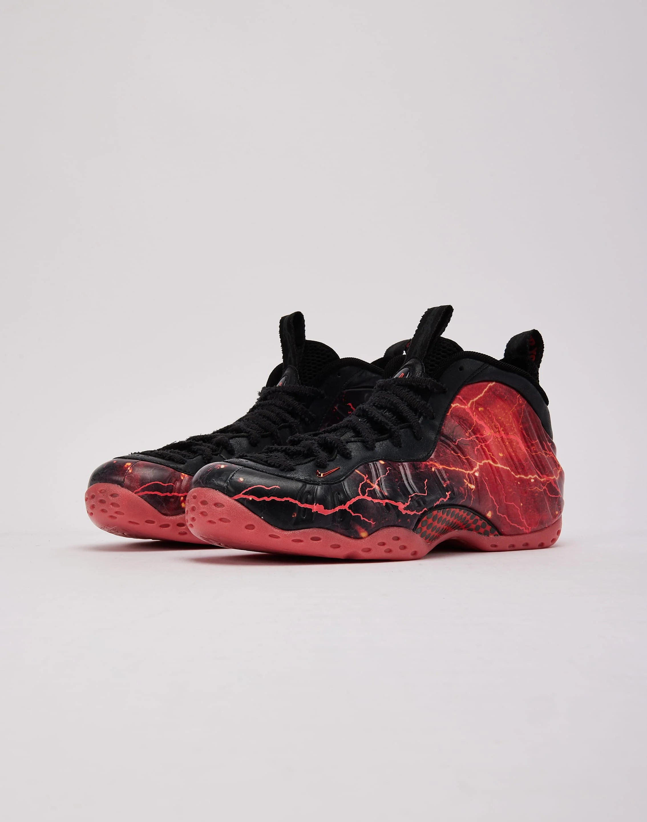Men's Nike Air Foamposite One x Stranger Things Vecna Black/Off Noir/Bright Crimson IR7336-001