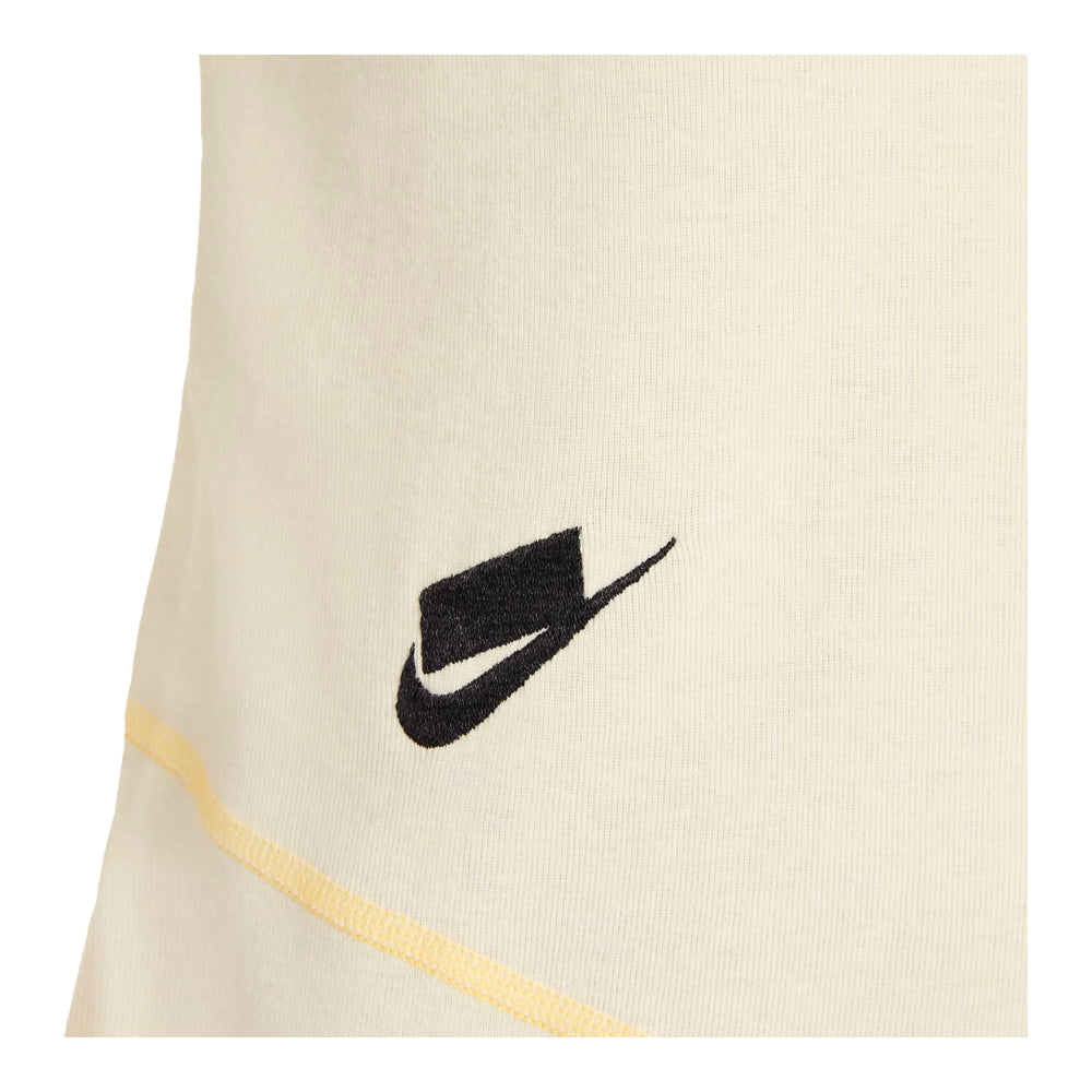 Nike Women's Sportswear CZ9358 T-Shirt